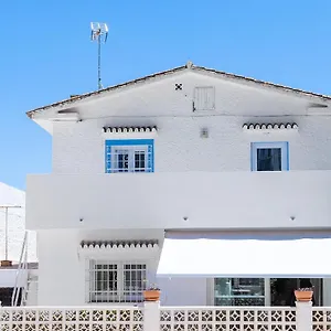 https://wonderful-villa-white-and-blue-in-the-center-of-torremolinos.es-andalucia.com